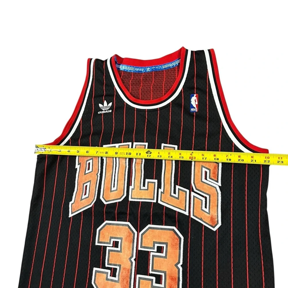 Adidas Chicago Bulls Swingman Size L +2 Mens‎ Scottie Pippen Jersey 95 96 #33